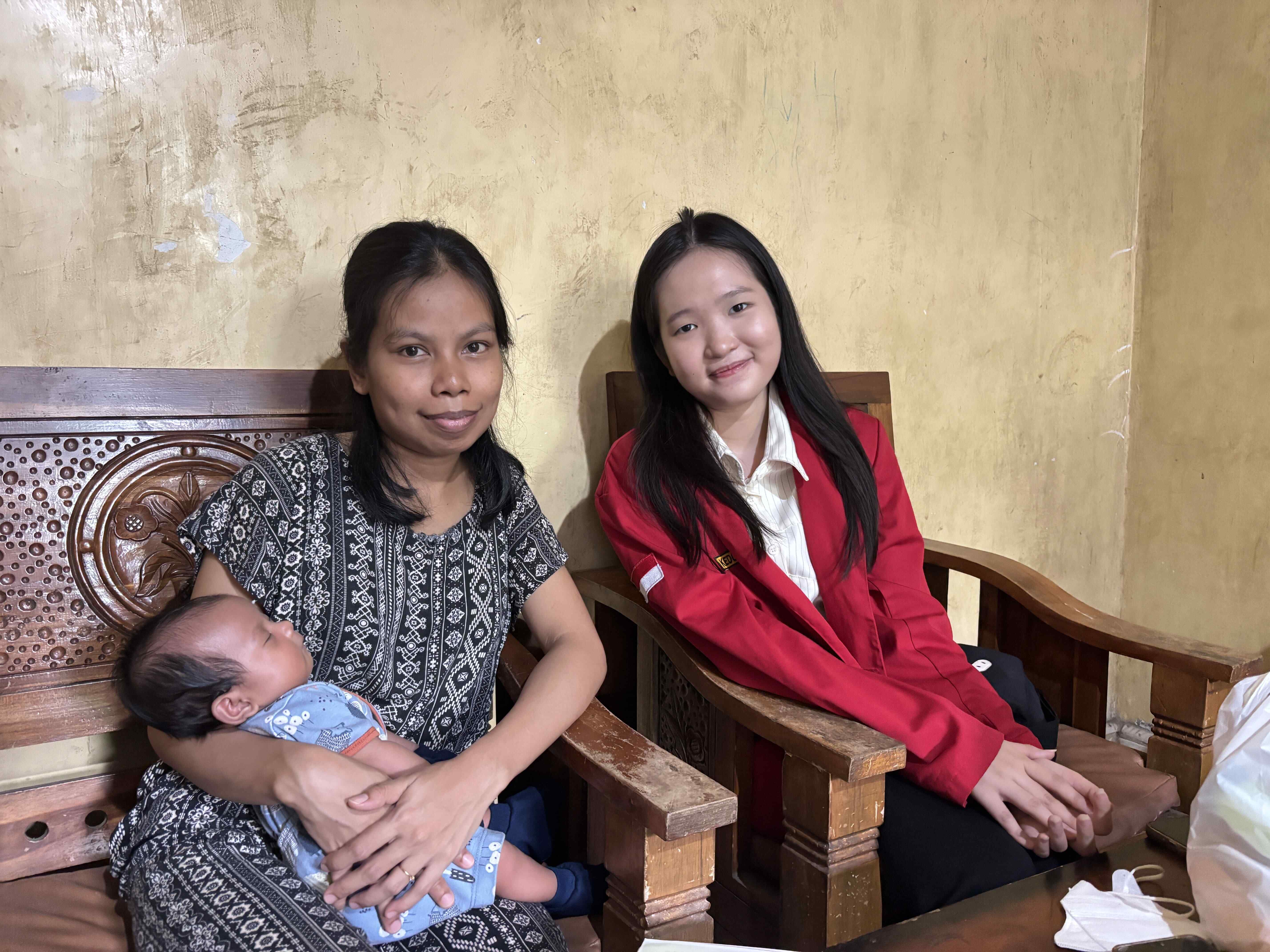 Kunjungan Pertama : Edukasi Imunisasi dan Pemeriksaan Fisik Bayi